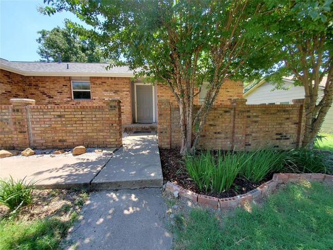 Building Photo - 12907 Lamplight Village Ave