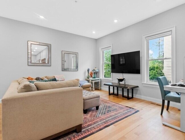Building Photo - 25 Chilcott Pl