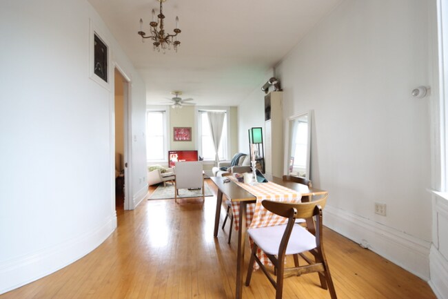 Building Photo - 1529 W 18th Pl