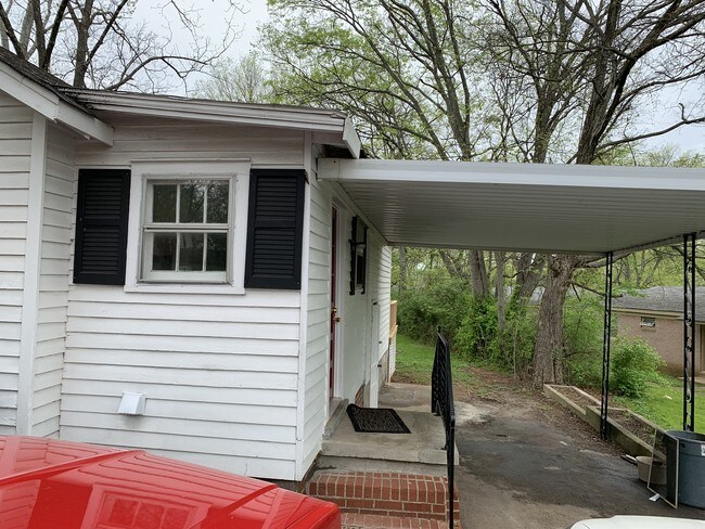 Building Photo - 330 Byrd Ave