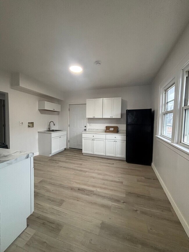 Building Photo - 74th,E.3593