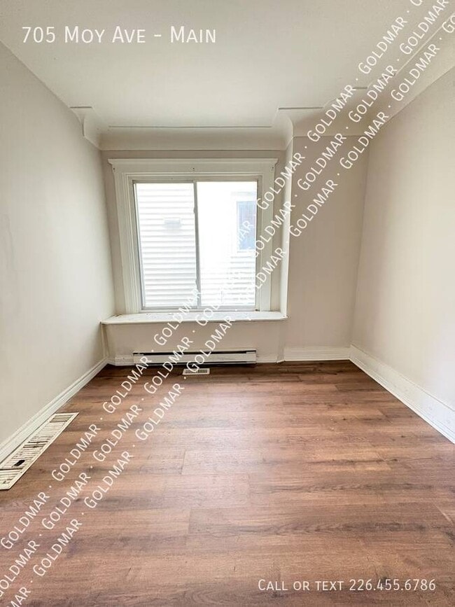 Building Photo - NEW LISTING