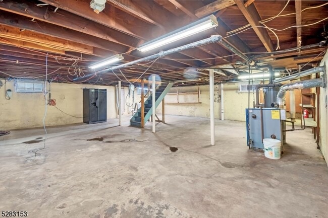 Building Photo - 2203 Summit Terrace