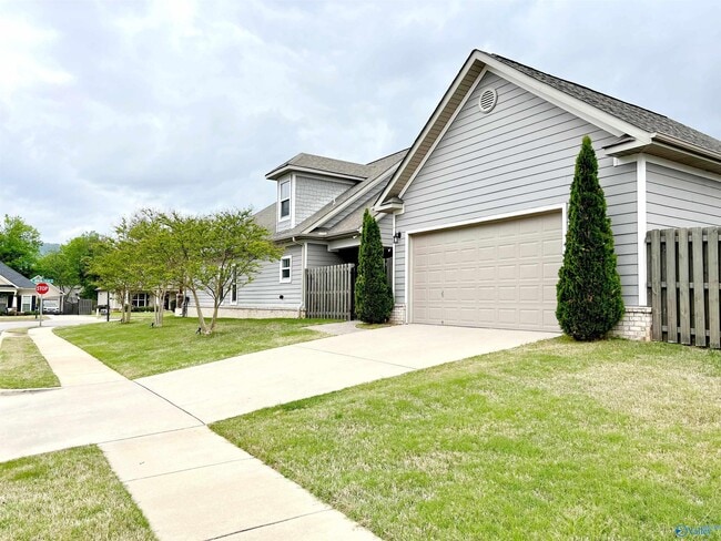 Building Photo - 2625 Mountain Stream Way SE
