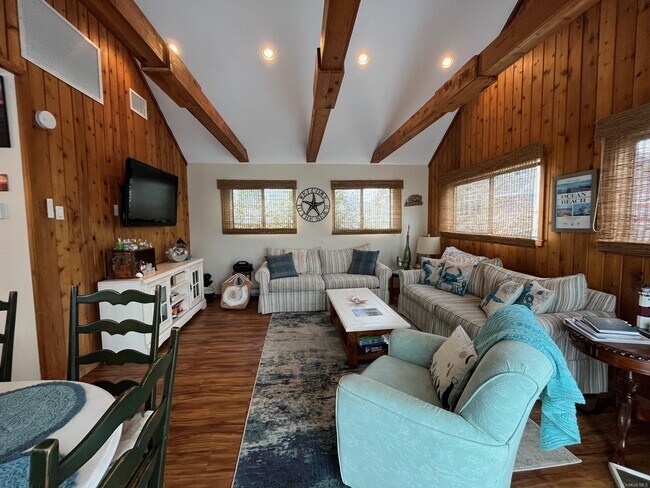 Building Photo - 142 Bungalow Ln