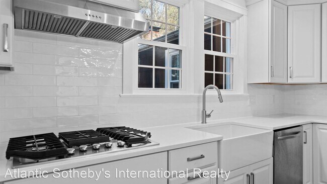 Building Photo - 3 br, 1.5 bath House - 1346 Cornwall Place