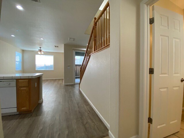 Foto del edificio - Charming 3-Bedroom, 2.5-Bath, 1,453 Sq. Ft...