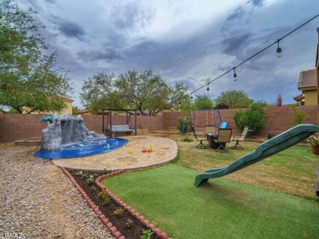 Building Photo - 4 Bedroom Single Family Home in Green Valley