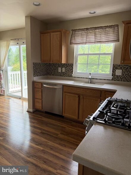 Foto del edificio - 7726 Heathers Ln