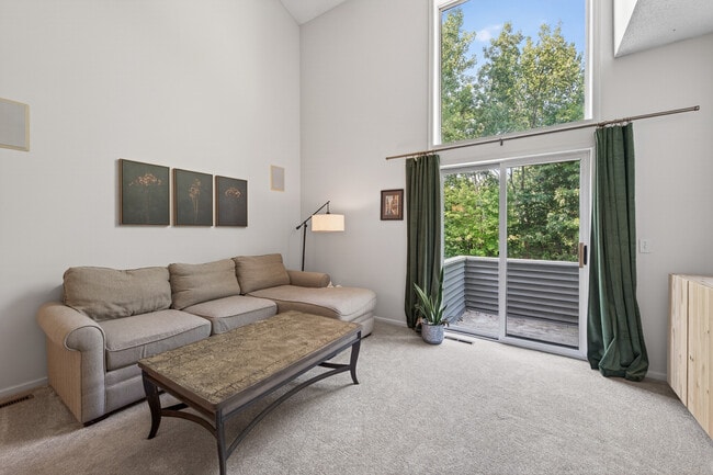 Building Photo - 631 Woodduck Dr