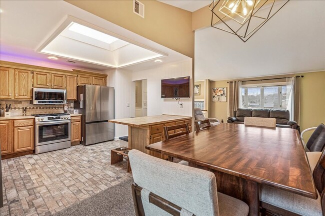 Photo - Immaculate 3 Bedroom & 2 Bathroom Apartment