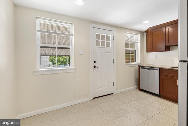 Building Photo - 4668 Umbria St