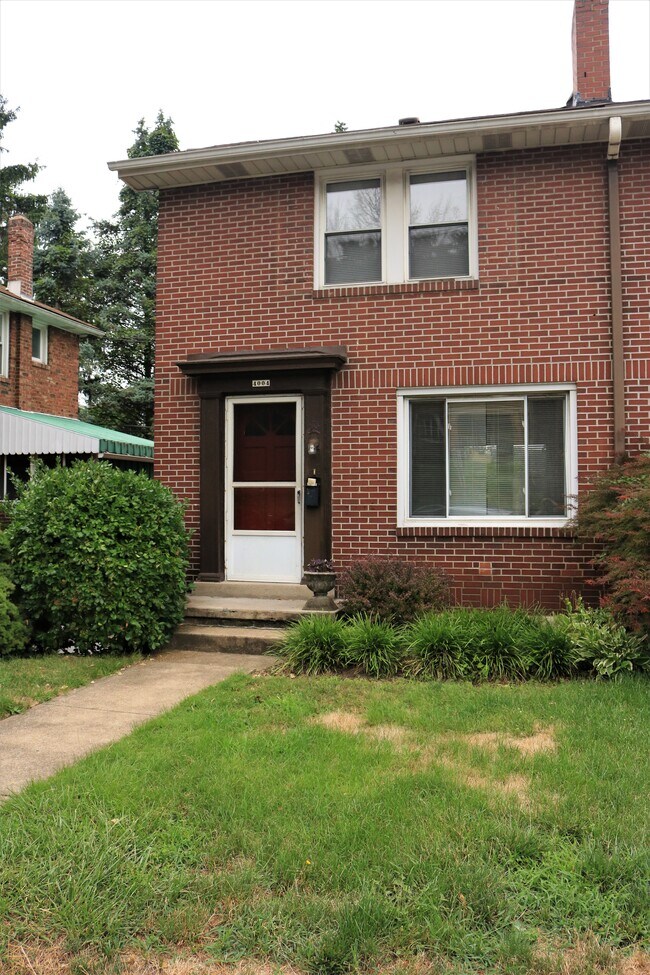 Building Photo - 4004 Beechwood Blvd