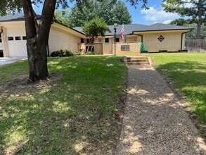 Building Photo - 1821 E Cedar Elm Dr