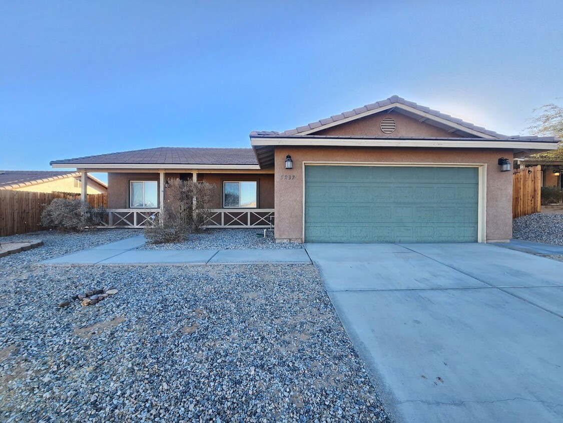 Primary Photo - Beautiful Home In Turtle Rock Community