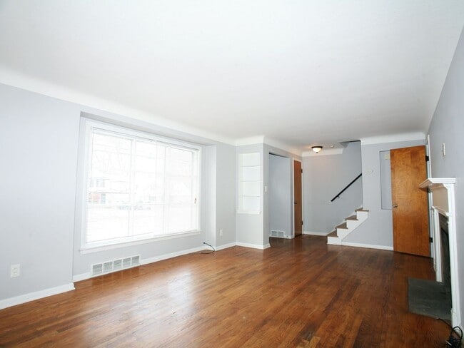 Building Photo - 4 Bedroom - 1.5 Bath Colonial available fo...