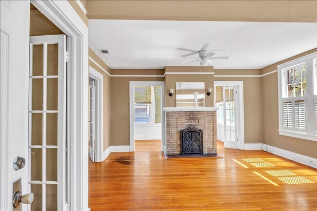 Foto del edificio - Upstairs Large 3 bedroom apartment in Ardsley Park