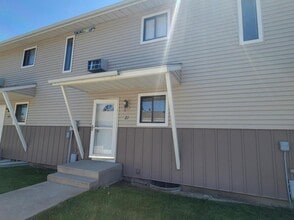 Building Photo - 3285 Canyon Dr