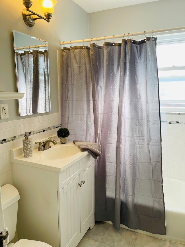 bathroom - 79 Regency Park