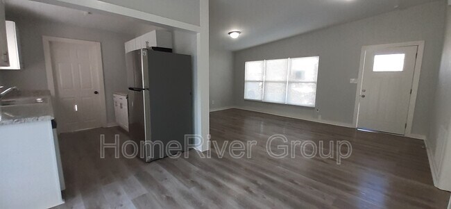 Building Photo - 6110 Perrine Dr