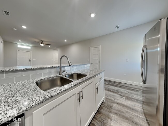 Building Photo - 1140 Sunshine Ct