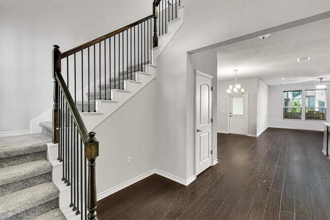 Foto del edificio - 9111 Gage Dr