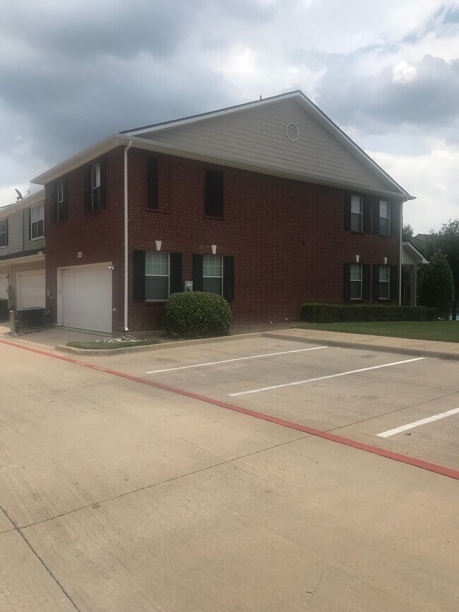 2 car garage - 3105 Carlisle St