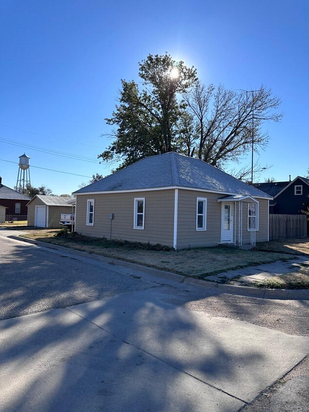 1008 Elm St, Victoria, KS 67671 House Rental in Victoria, KS