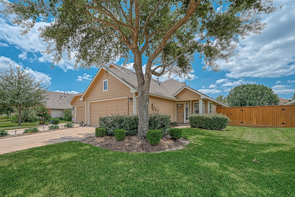 Foto principal - 5230 Garnetfield Ln
