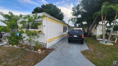Building Photo - 2023 St Lucie Blvd