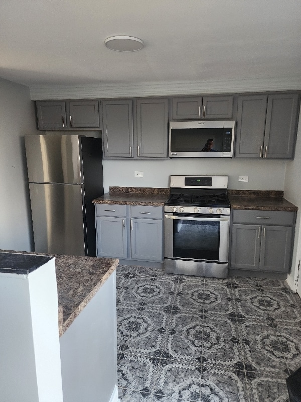 Building Photo - 8929 Robin Dr