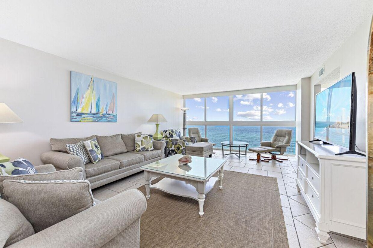 Foto principal - 1007 W Beach Blvd