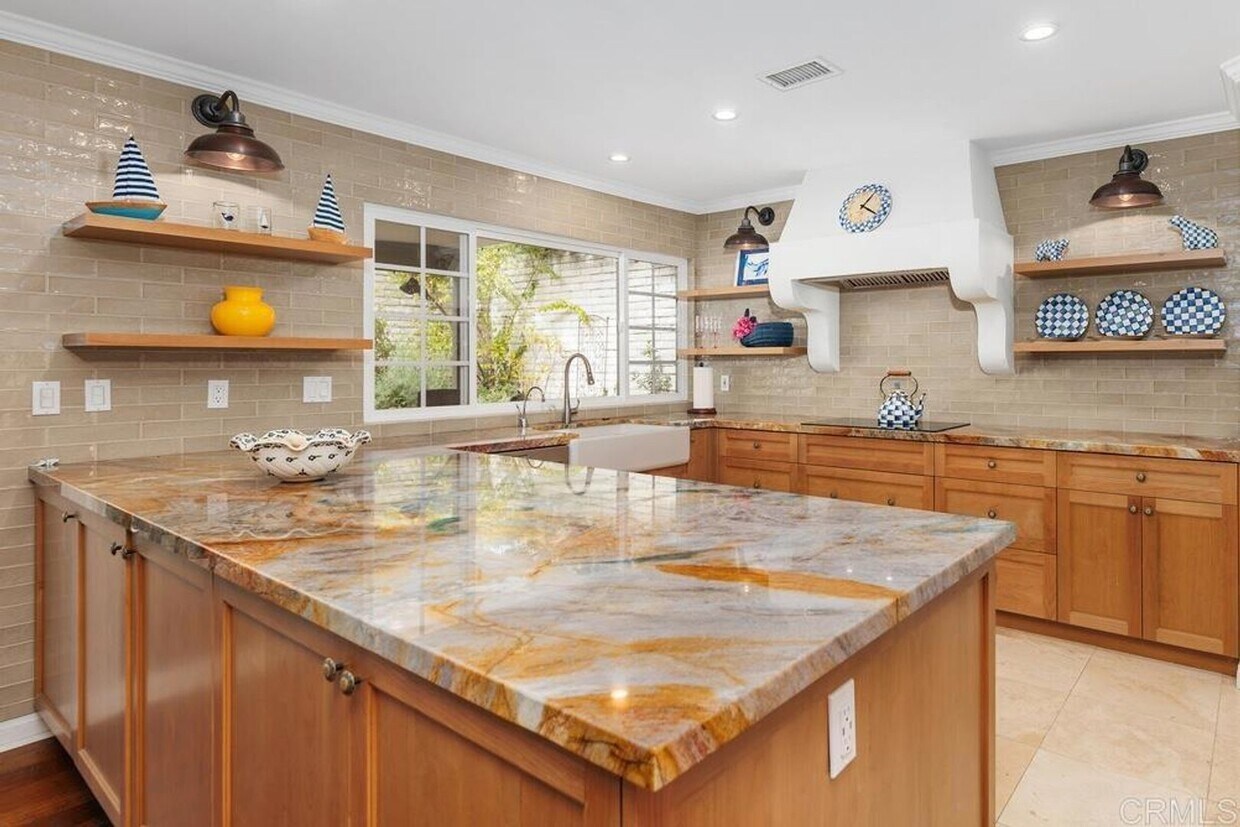 Foto principal - Remodeled 3BR/2BA Condo in the Heart of Ra...