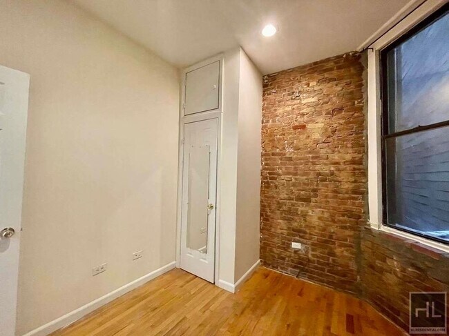 Building Photo - 254 East 3rd St 8