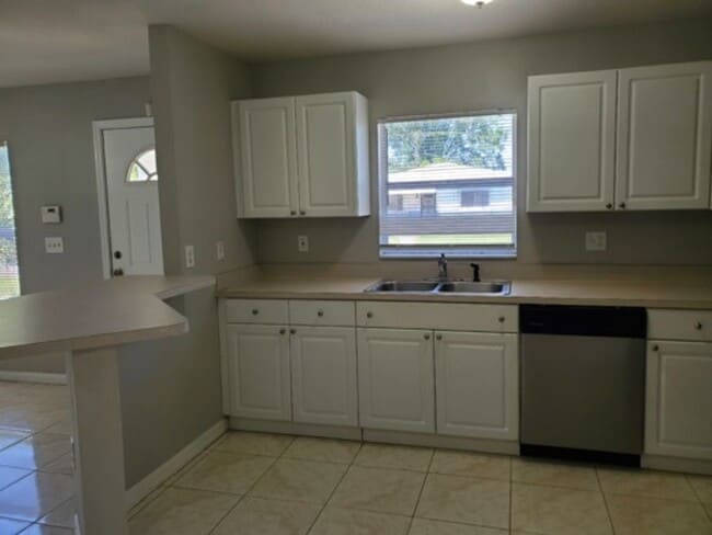 Building Photo - Move in Ready! Modern 3-Bedroom 2-bath Hom...