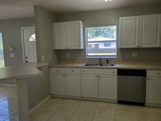 Foto del edificio - Move in Ready! Modern 3-Bedroom 2-bath Hom...