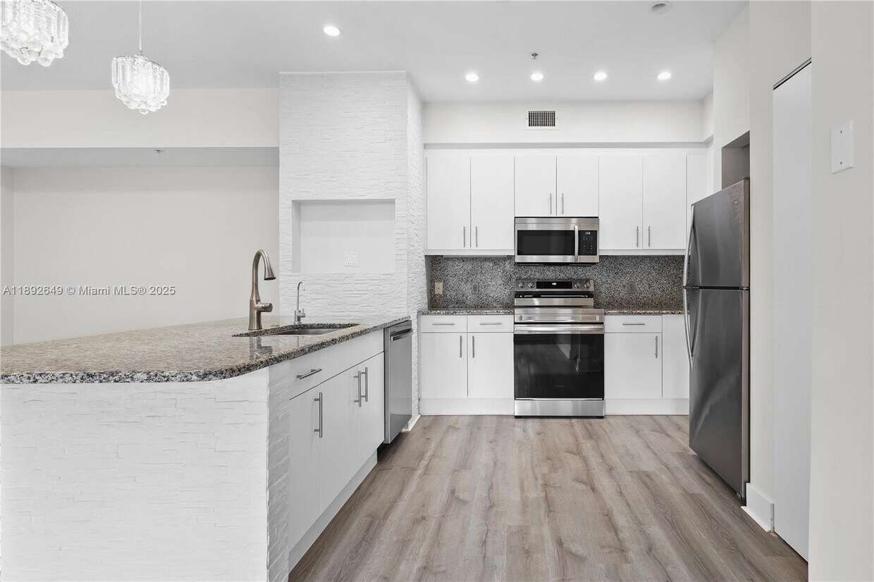 Foto principal - 7330 NW 114th Ave