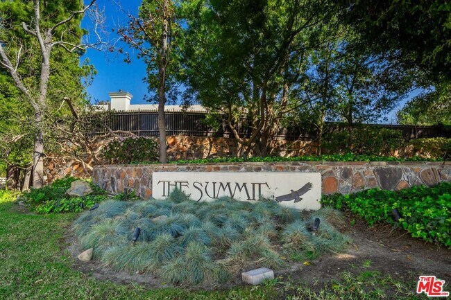 Foto del edificio - 12001 Crest Ct