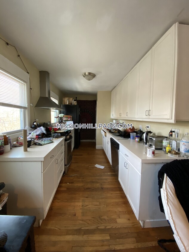 Primary Photo - 152 Parker Hill Ave