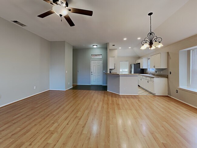 Foto del edificio - 7581 Lancelot Rd