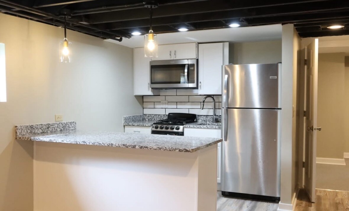 Foto principal - 6758 S Karlov Ave