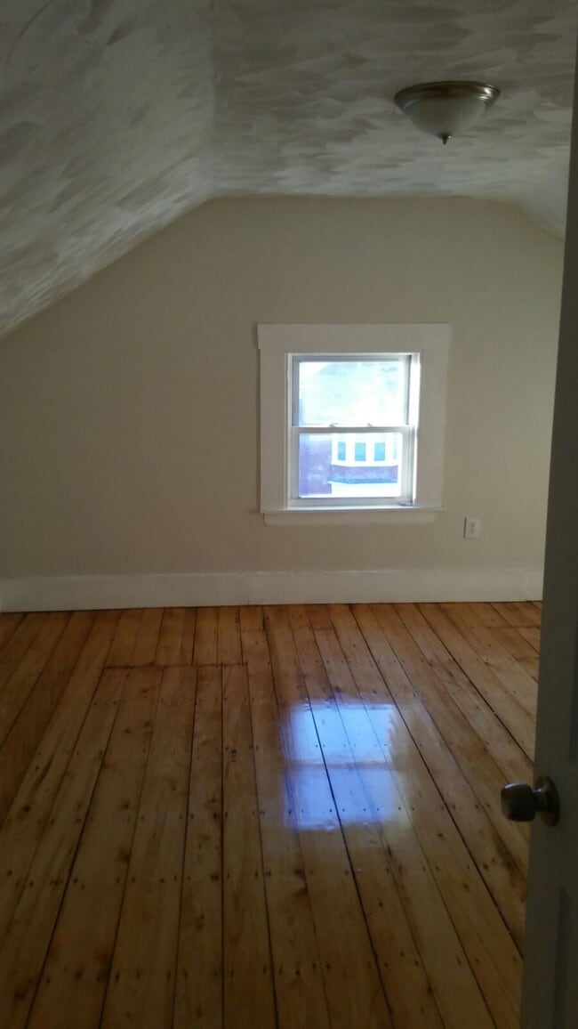 Building Photo - 17 Perrin St