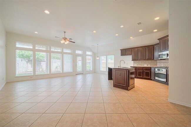 Foto del edificio - 13315 Peach Orchard Ln
