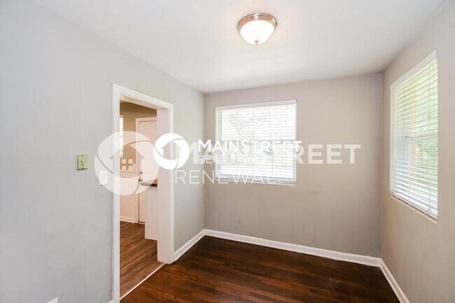 Building Photo - 3 Bedroom Pet-Friendly Home in Jacksonville, FL with Main Street Renewal