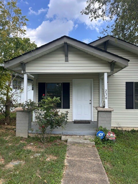 Building Photo - 236 Dallas St