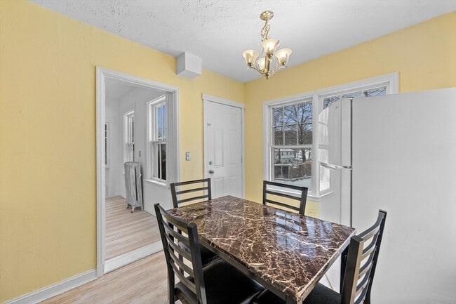 Building Photo - 20 Temple St