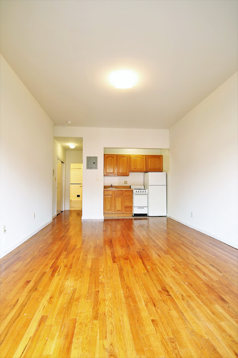 Building Photo - 306 W 76th St