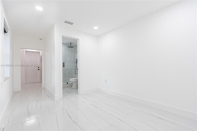 Foto del edificio - 8281 NE 2nd Ct