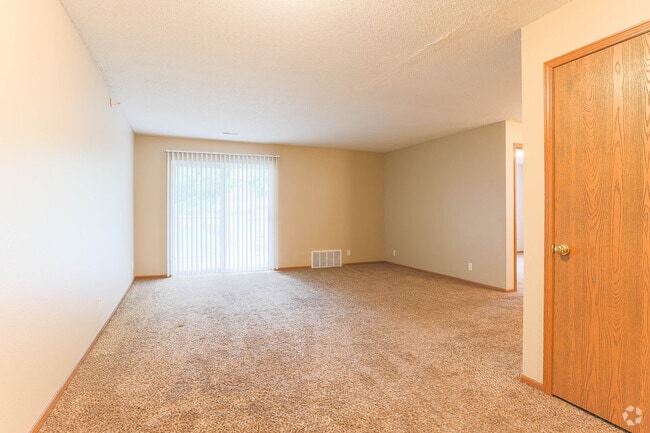 2BR, 2BA - 22B - Deerfield Apartments Council Bluffs