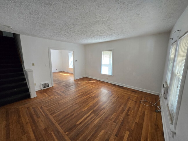 Building Photo - 1047 Murray Ave